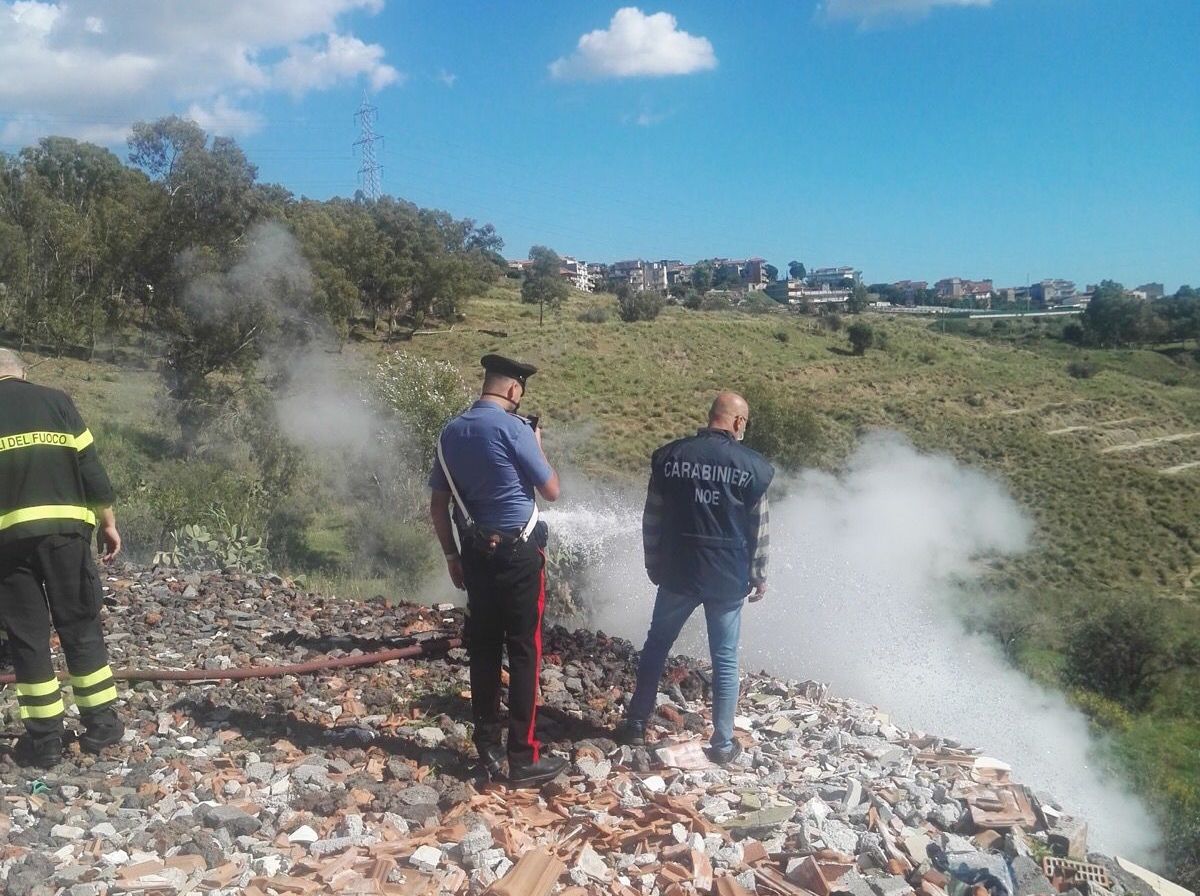 Immagine per Una discarica a cielo aperto a Capriva del Friuli, emerge anche un'auto demolita